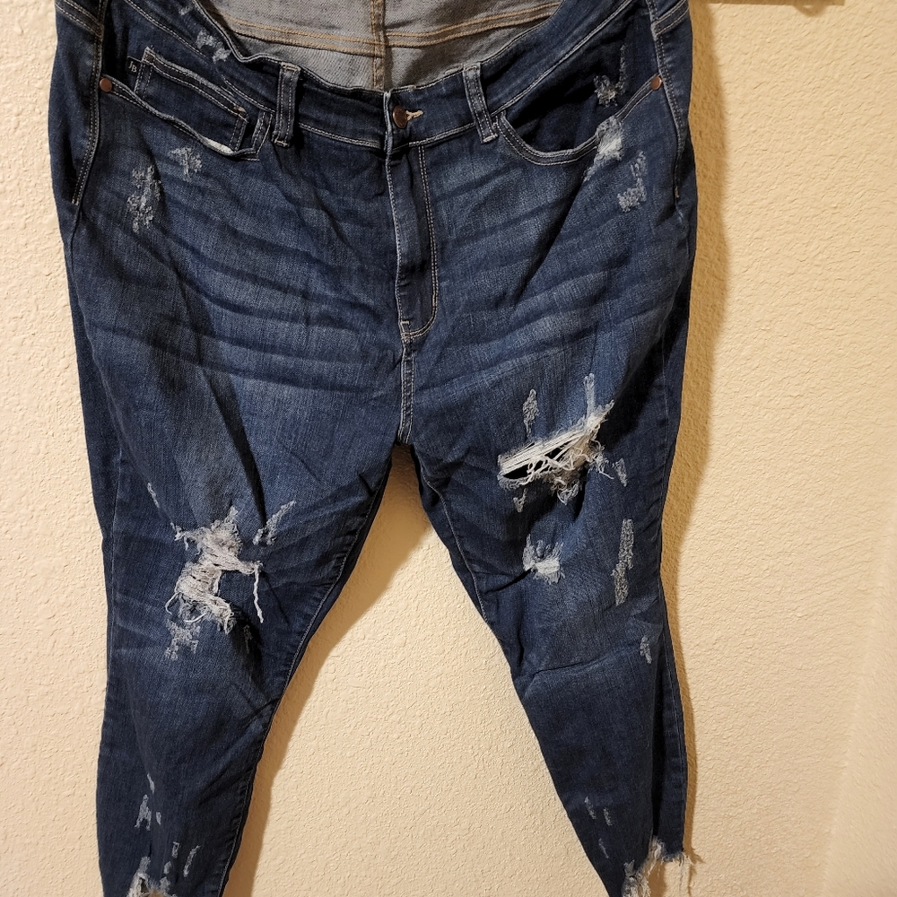 Judy blues distressed skinny size 20
